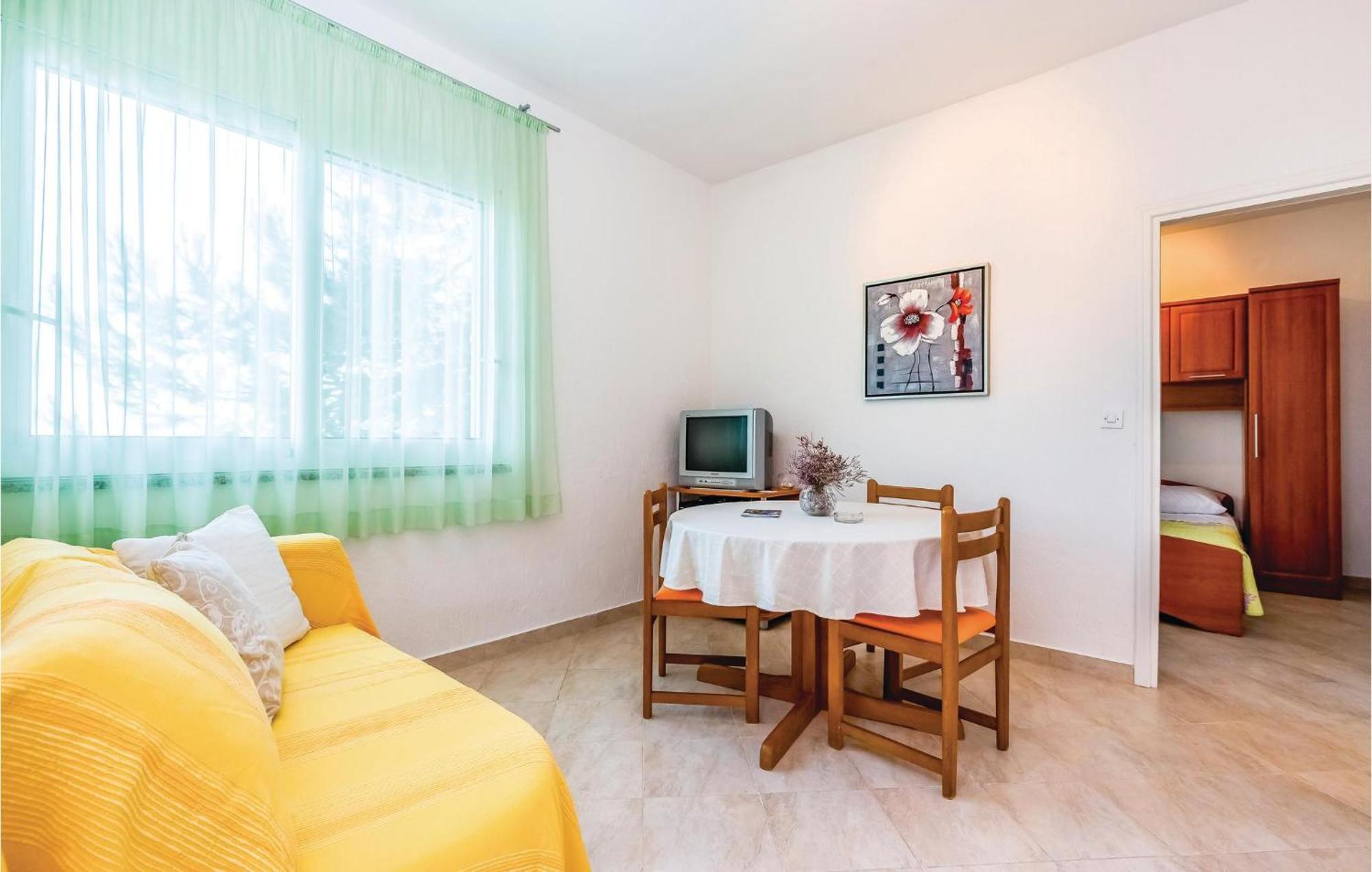 1 Bedroom Awesome Apartment In Supetarska Draga Exterior foto