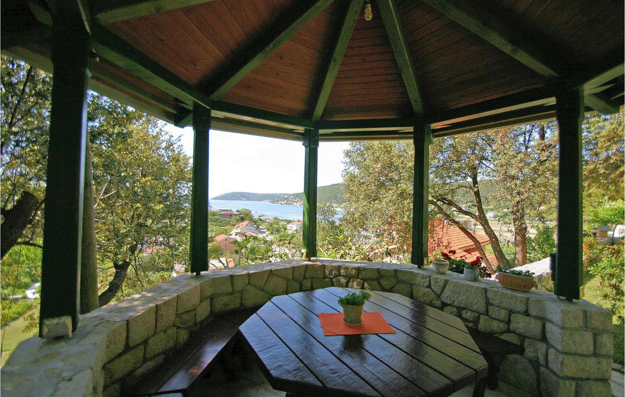1 Bedroom Awesome Apartment In Supetarska Draga Exterior foto